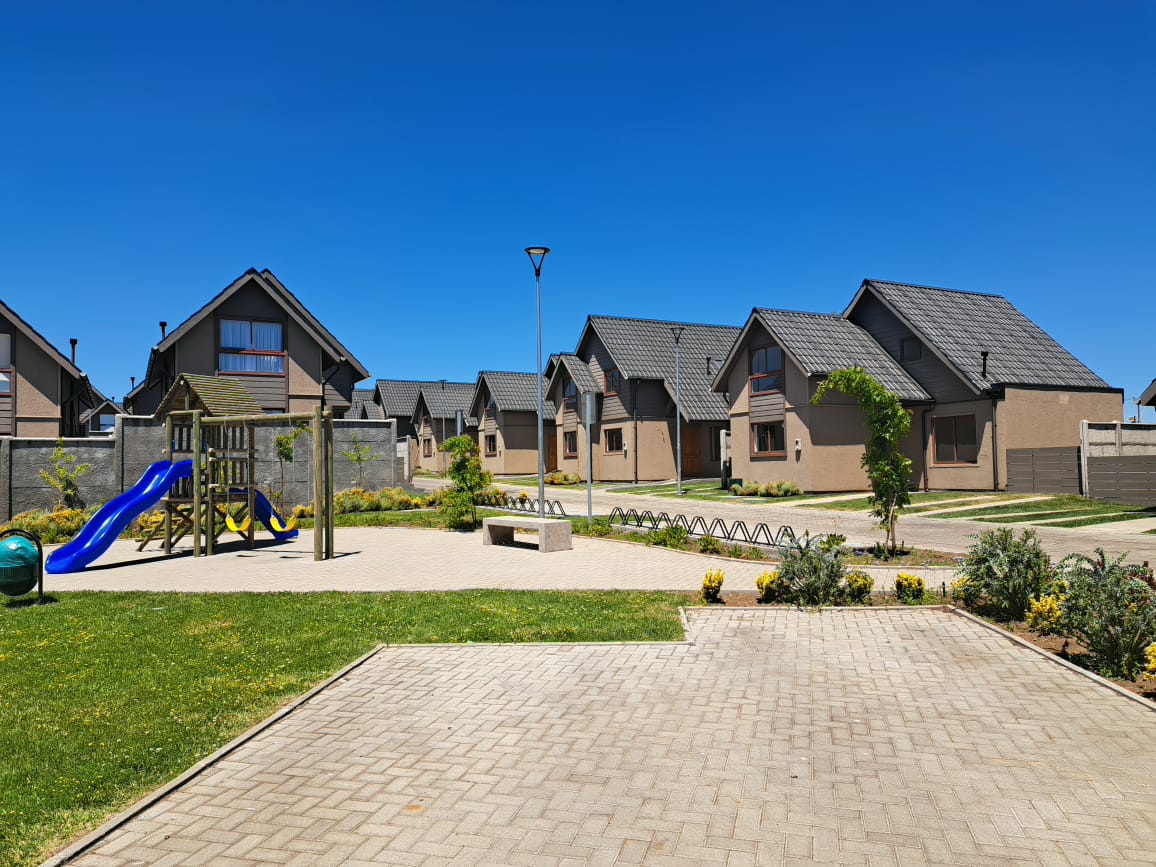 SE ARRIENDA CASA CONDOMINIO LAS CRUCES